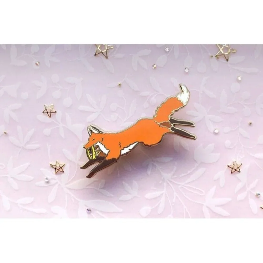 Red Fox Usurper Enamel Pin - Gold Plated Jewelry - Wildlife  &‎ Crown Brooch